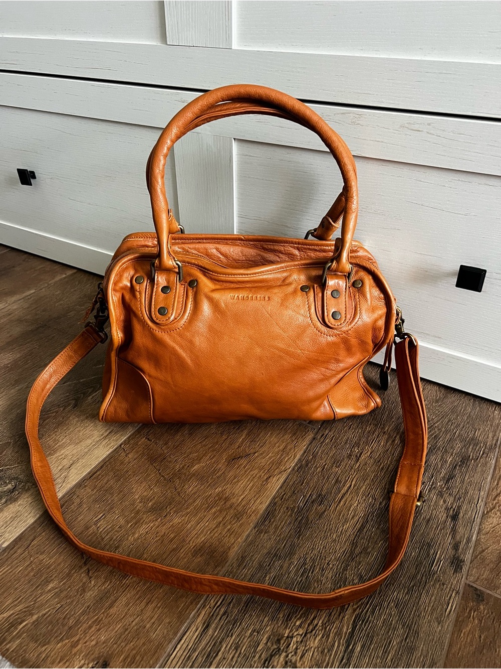 The Wanderers Travel Co. Provence Tan Leather Crossbody Satchel Bagi